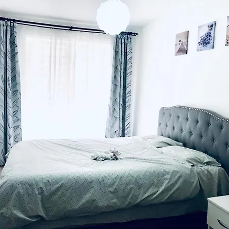 Апартаменти Ava Lounge *
